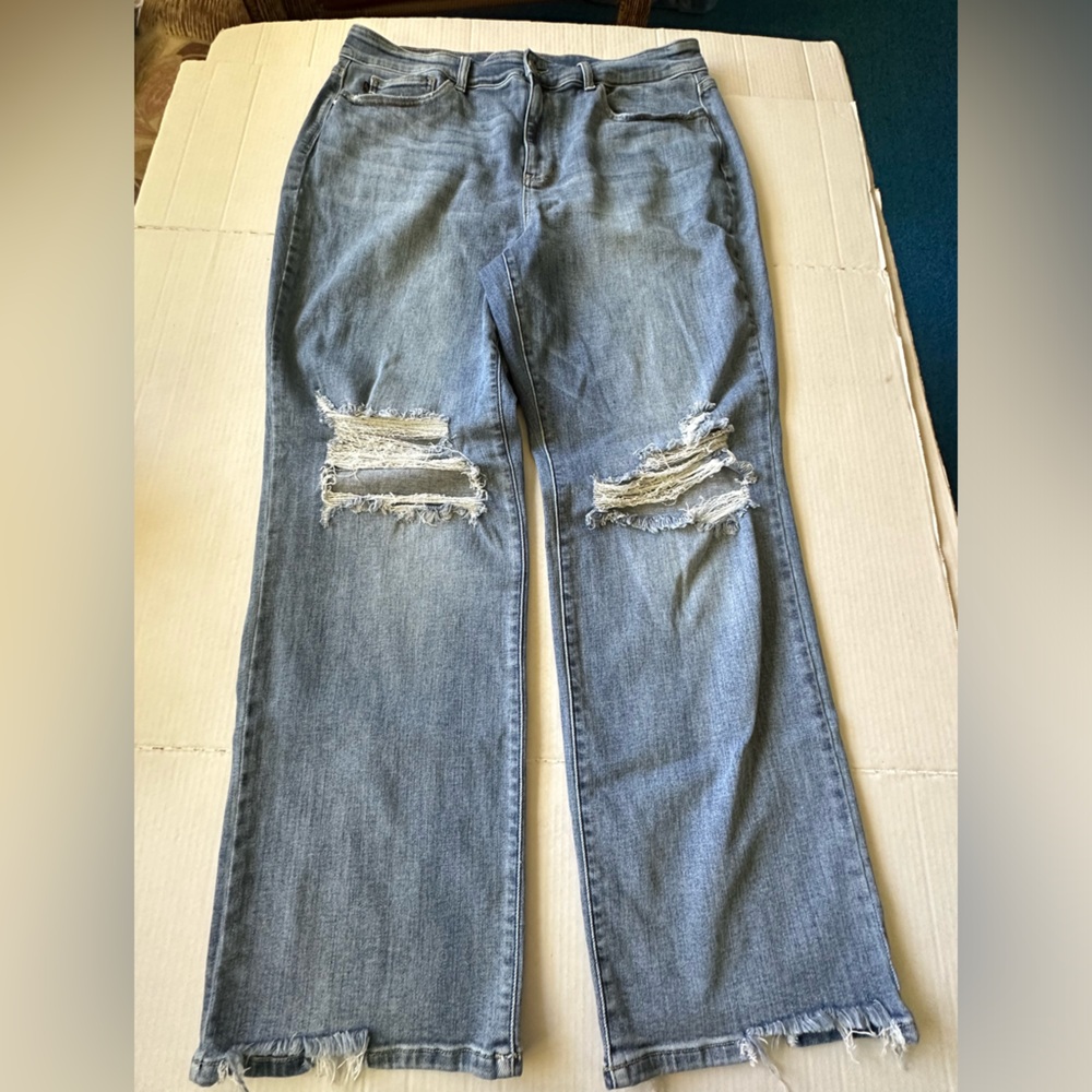 Judy Blue Jeans Straight Fit Chew Hem 
 Women's‎ Distressed Stretch Denim 20W